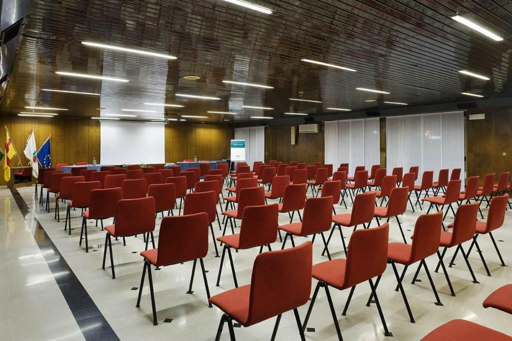Una Hotel Lodi Negócio foto